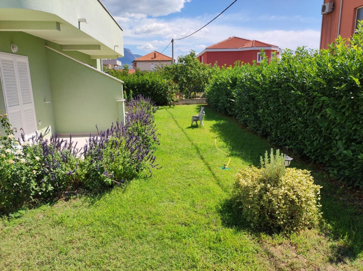 Apartments Valeria Kastela Exterior photo