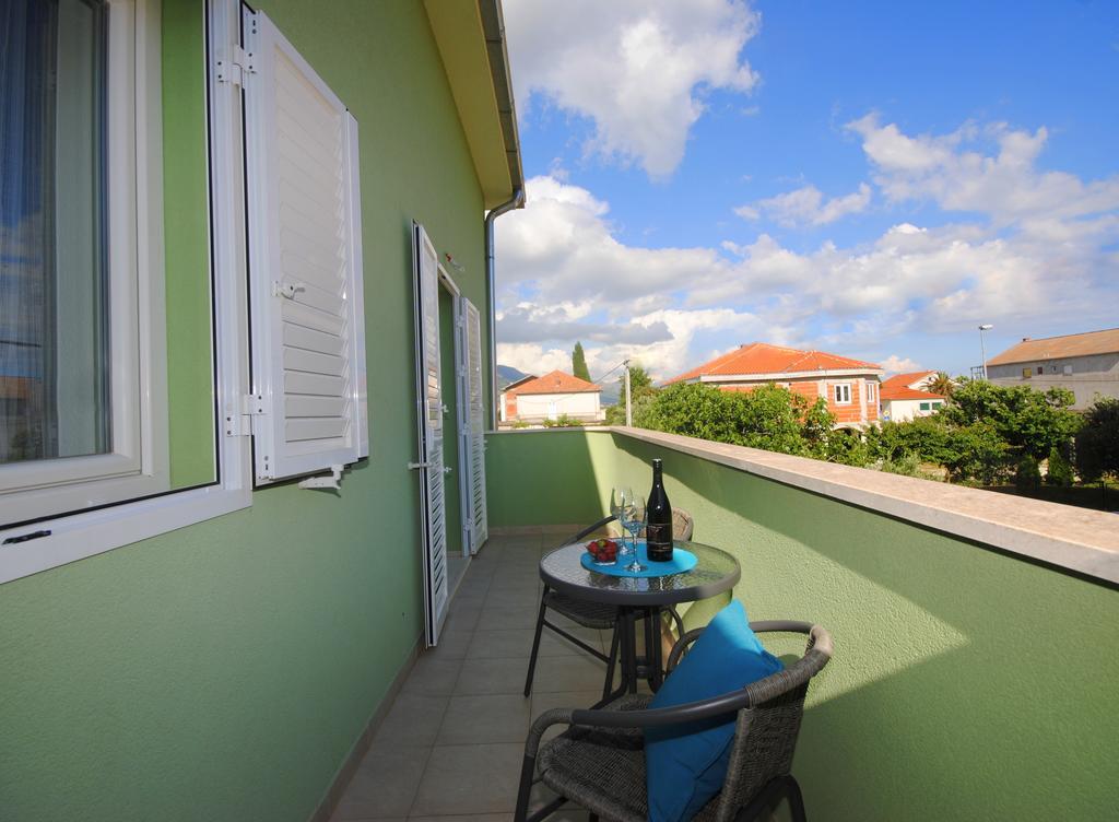 Apartments Valeria Kastela Exterior photo