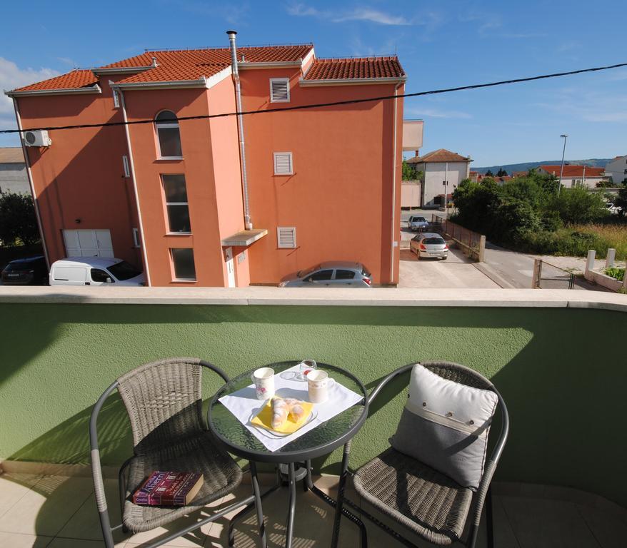 Apartments Valeria Kastela Exterior photo